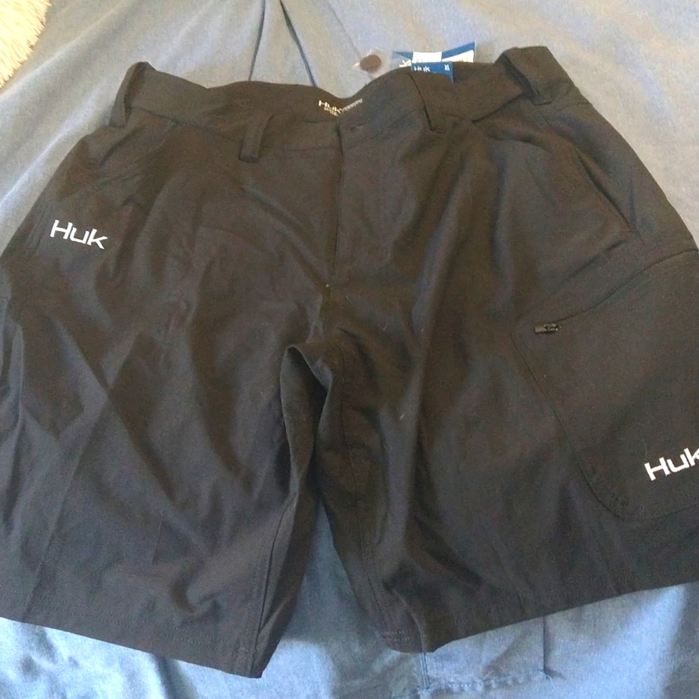 HUK performance shorts men's XL NWT